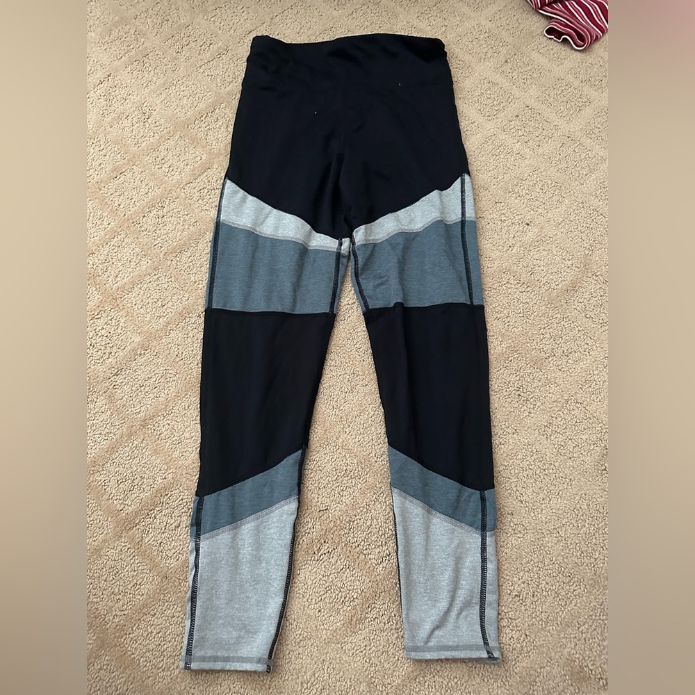Threads 4 Thought leggings